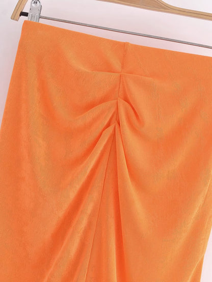 Les femmes portent une mini-jupe en tricot orange taille haute avec nœud papillon et style décontracté