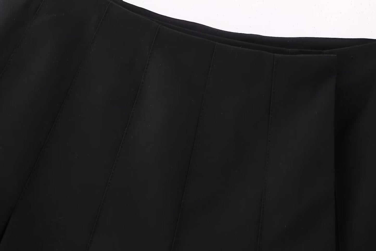 Jupe plissée noire fine taille haute pour femme