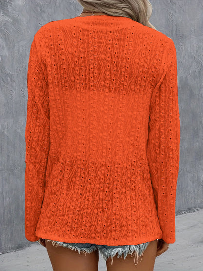 Strickjacke mit Ösen und Rolllaschenärmeln