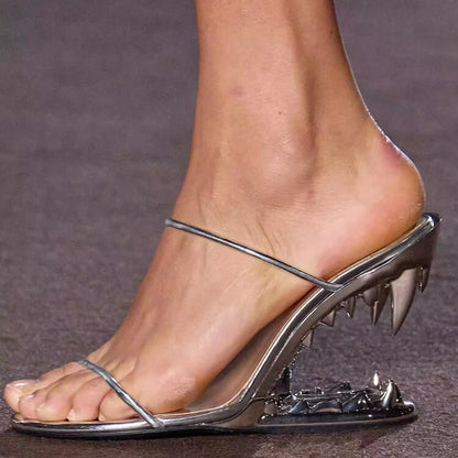 2023 Été Nouvelle Imitation Fangs Talon Rond Sandales Super Talons Hauts Pantoufles De Fête Dorées Taille 34-43 Talon Profilé Chaussures Pour Femmes