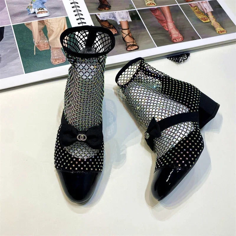 2023 Été Nouvelles Bottes En Maille Sexy À Noeud Papillon Talons Hauts Bout Rond Talons Courts Sandales Strass Évider Grande taille 34-46 Chaussures De Bal